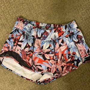 Rare lulu shorts size 6